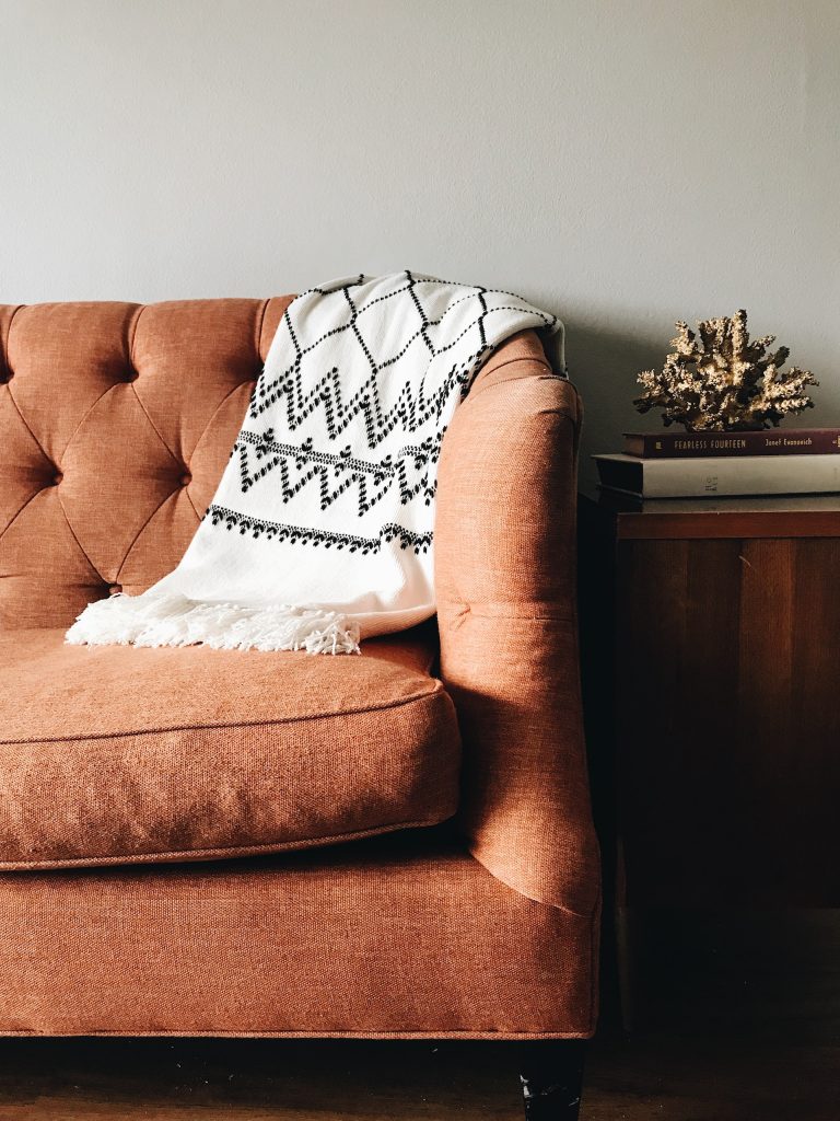 From Bland to Beautiful: Transforming Your Sofa with Simple Decor Tips