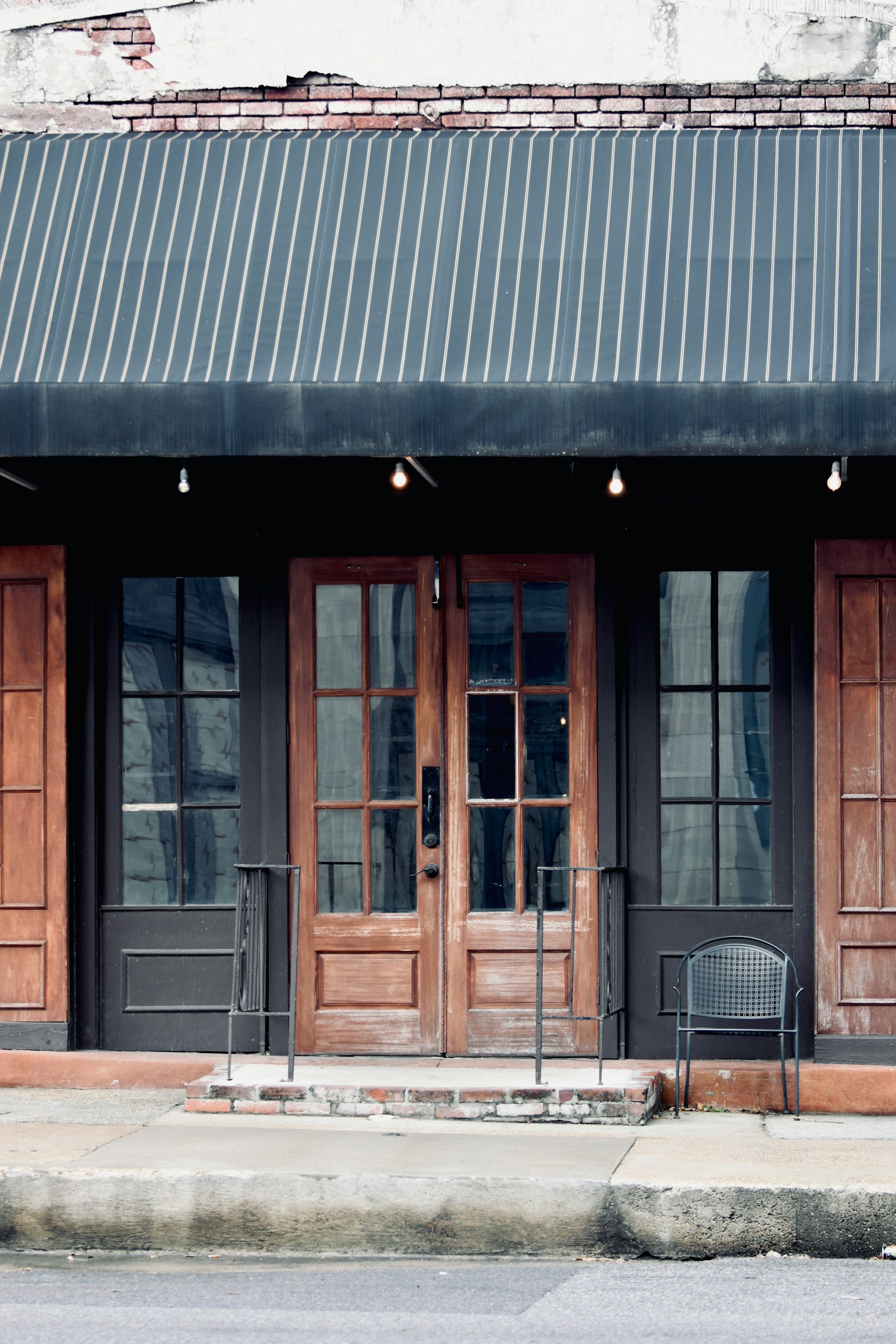 Why Long Handles on Main Doors Are More Than Just Aesthetically Pleasing