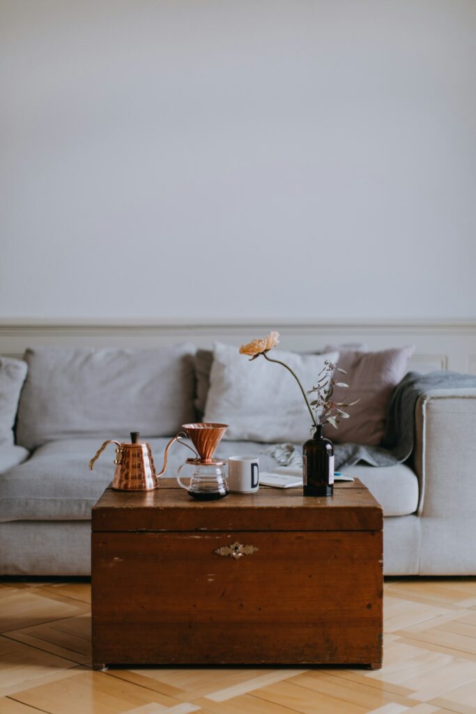 Transform Your Living Room with These Bold and Colorful Couch Decoration Ideas